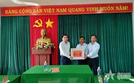 Defense leader encourages Search and Collection Team 584